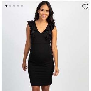Black ruffle sleeveless maternity dress.